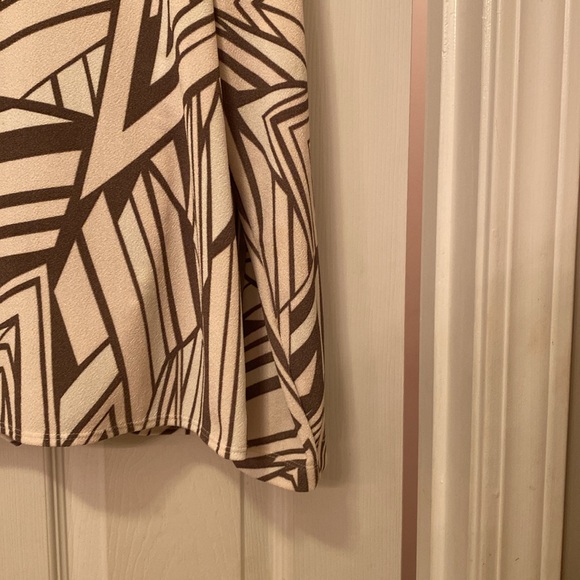 Easy wear by Chico’s woman’s top, size Chico’s 3, dark taupe & white - Picture 9 of 10